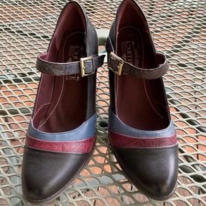 Spring step pumps black,burgundy and blue. Size 38. 3”heel.